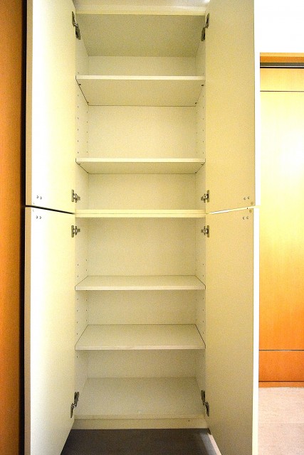 クレストフォルム蒲田　サニタリールーム収納