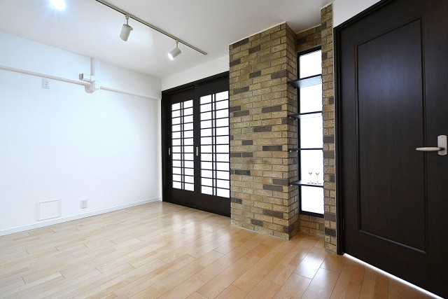 松涛マンション　10帖のダイニングキッチン