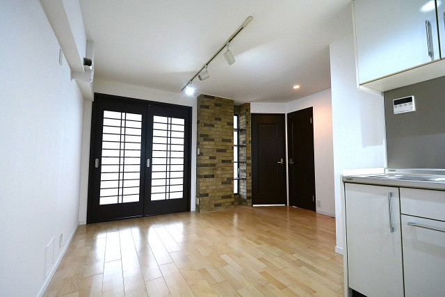 松涛マンション　10帖のダイニングキッチン