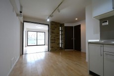 松涛マンション　10帖のダイニングキッチン