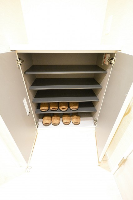 ハイネス文京本駒込　　シューズボックス204