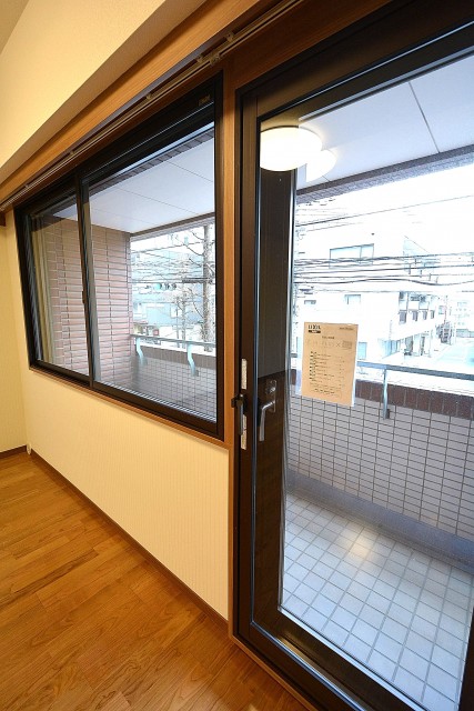 マスターベッドルーム　2重サッシ