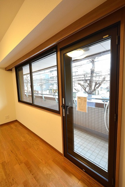 9.6帖のベッドルーム　2重サッシ