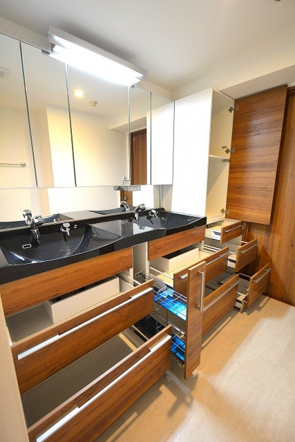 サニタリールーム　収納