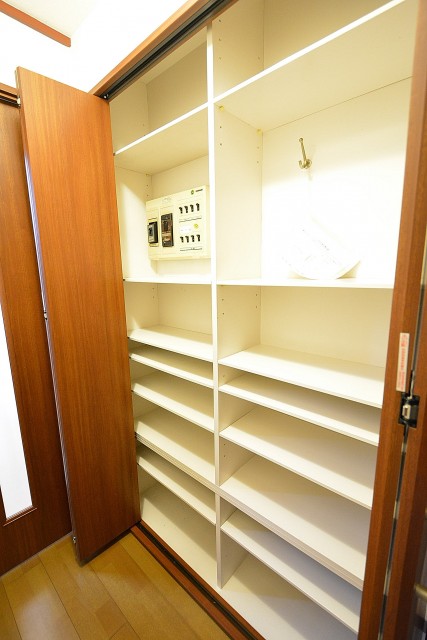 グランドパレス田町　シューズボックス