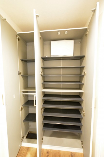 メナー代田　シューズボックス703