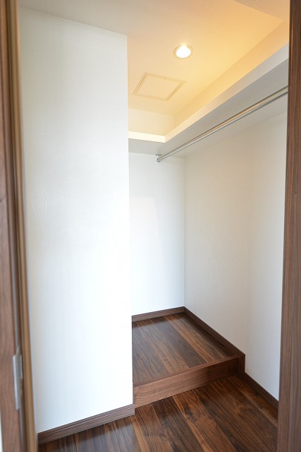 成城エコーハイツ　収納豊富なＷＩＣ