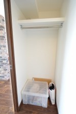 成城エコーハイツ　収納豊富なＷＩＣ