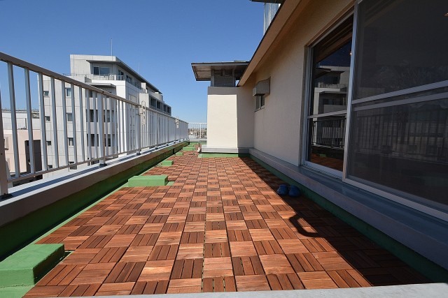 成城エコーハイツ　西向きルーフバルコニー