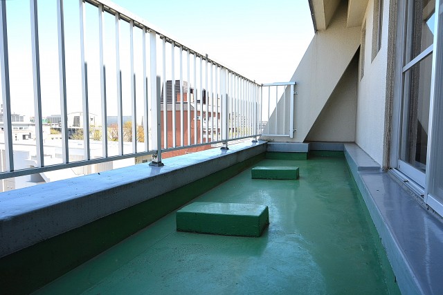 成城エコーハイツ　北向きルーフバルコニー