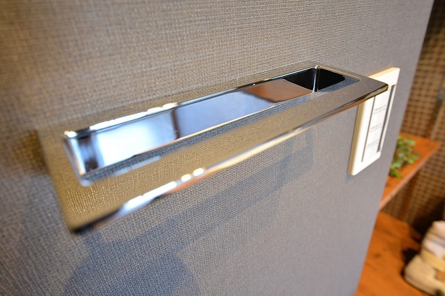 成城エコーハイツ　タオル掛け