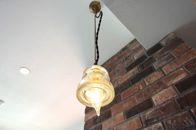 成城エコーハイツ　ダイニングテーブル上の照明