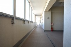 成城エコーハイツ　共用廊下
