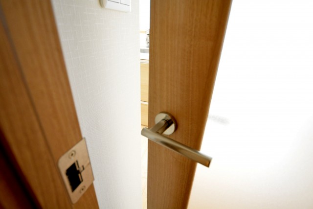 多摩川芙蓉ハイツ　リビングダイニングへ