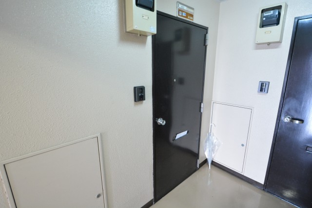 ハイネス文京本駒込　玄関前