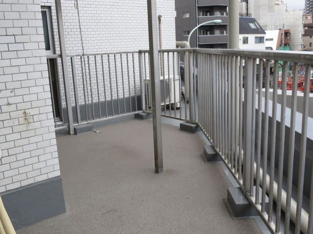 ニューライフ西早稲田　バルコニー