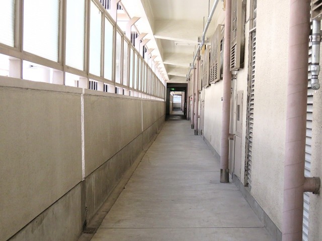 大森駅前住宅　共用廊下