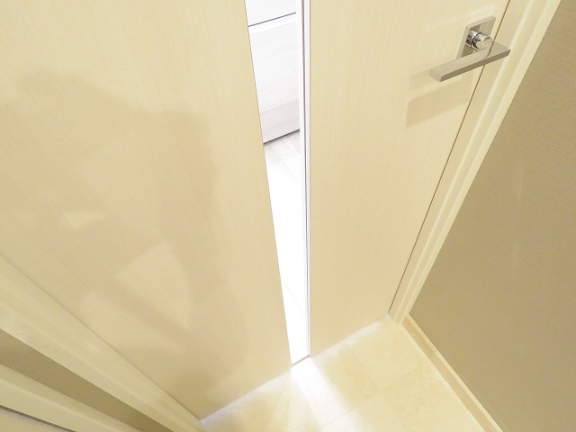 マンション南目黒苑　LDK扉