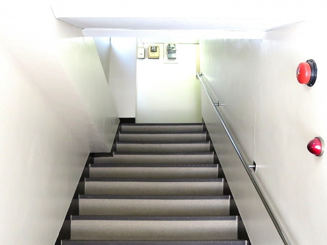 メゾンボア　共用階段