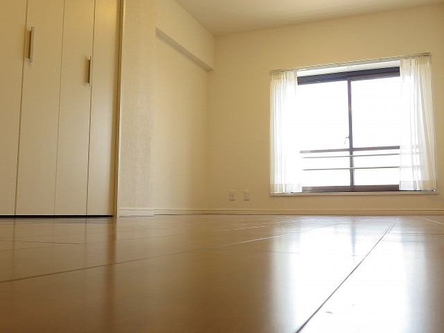 ハヤマビル 洋室約10帖 ハヤマビル 洋室約10帖