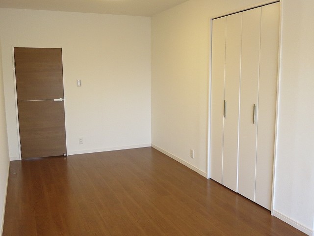 ハヤマビル　洋室約10帖