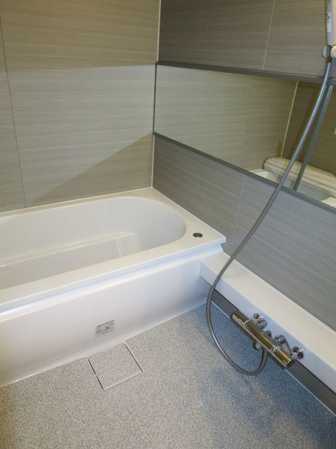 浴室換気乾燥機つきのバスルーム