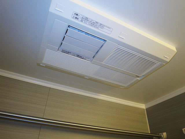 浴室換気乾燥機つきのバスルーム