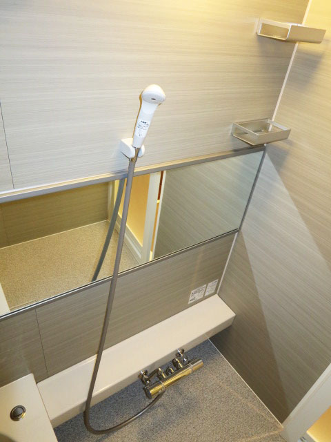 浴室換気乾燥機つきのバスルーム