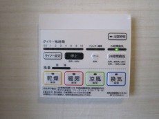 バスルームには浴室換気乾燥機