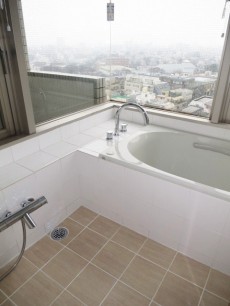 ガラス貼りのバスルーム　絶景です！