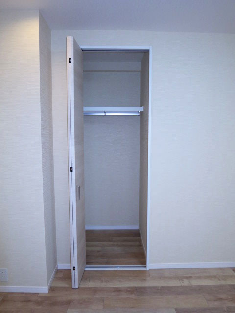 約9.5帖の洋室　収納