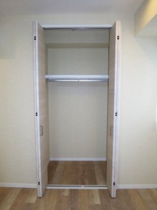 約9.5帖の洋室　収納