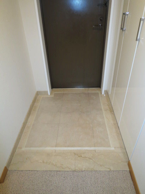 玄関には収納たっぷり