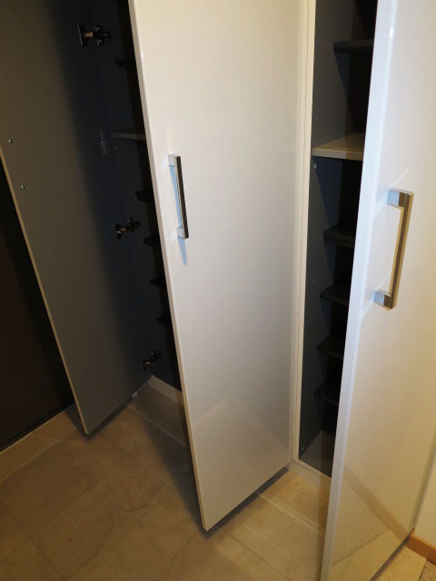 玄関には収納たっぷり