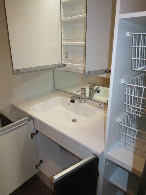 広々とした洗面化粧台