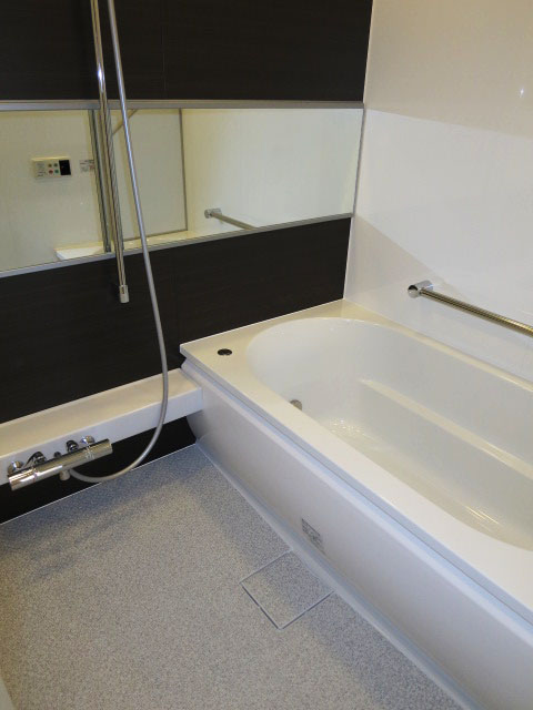 浴室換気乾燥機付のバスルーム