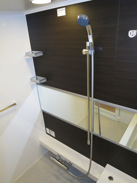 浴室換気乾燥機付のバスルーム