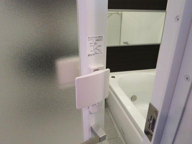 バスルームドアにはチャイルドロック