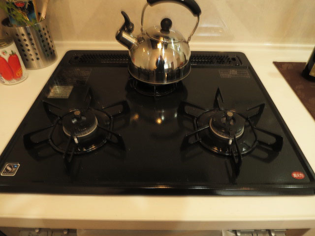 カウンター付のシステムキッチン