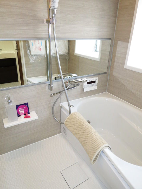 浴室換気乾燥機付のバスルーム