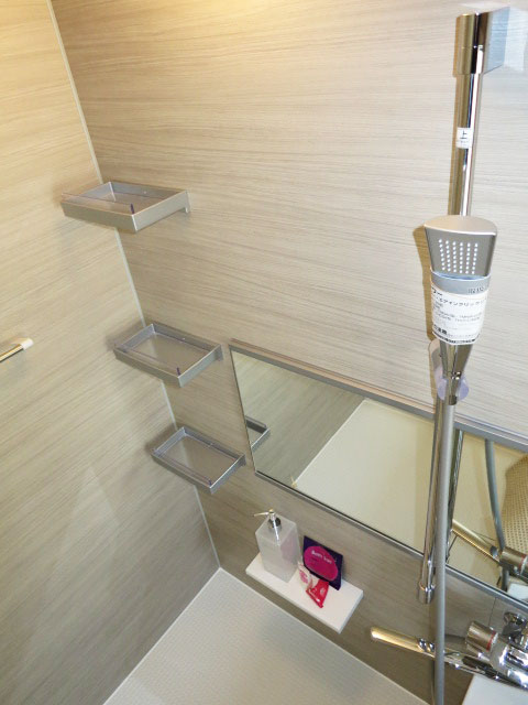 浴室換気乾燥機付のバスルーム