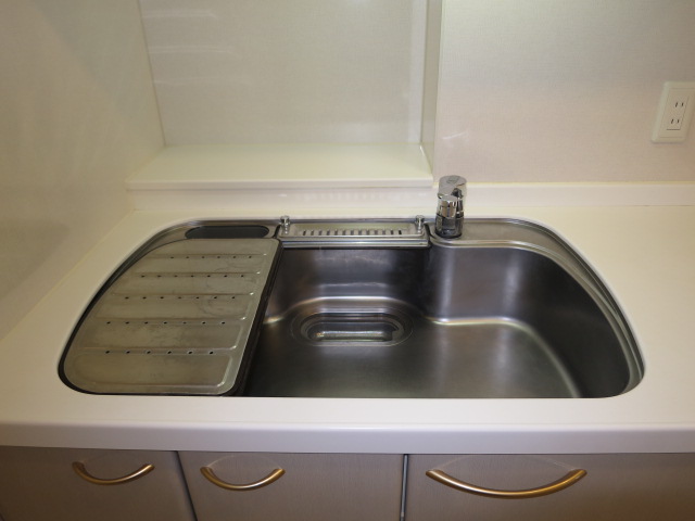 広々としたシステムキッチン