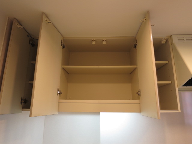 広々としたシステムキッチン