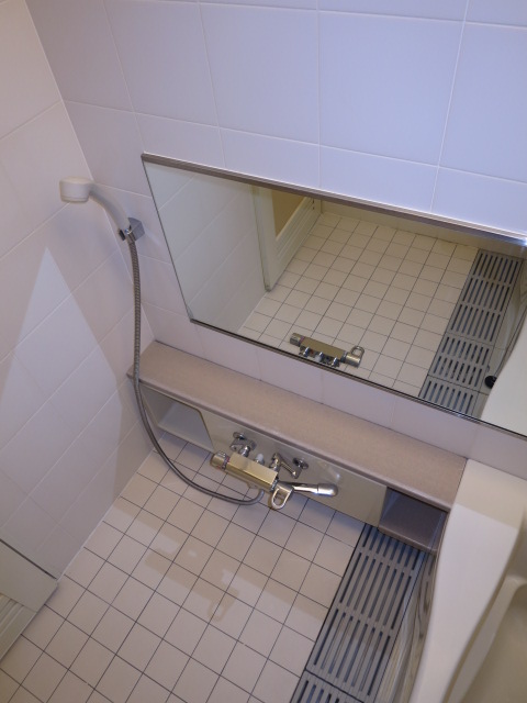 タイル貼りのバスルーム