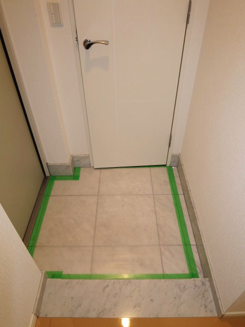 ホワイトを基調とした明るい玄関