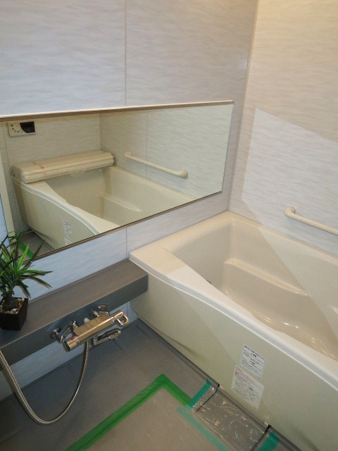 ゆったりサイズのバスルーム