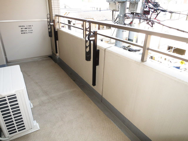 奥行き広めのバルコニー