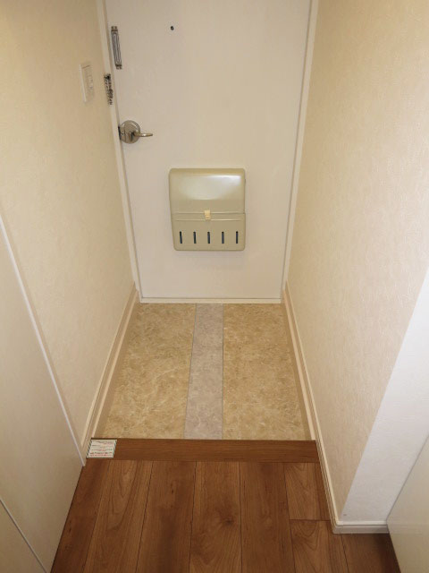 シャトレー渋谷　明るい印象の玄関