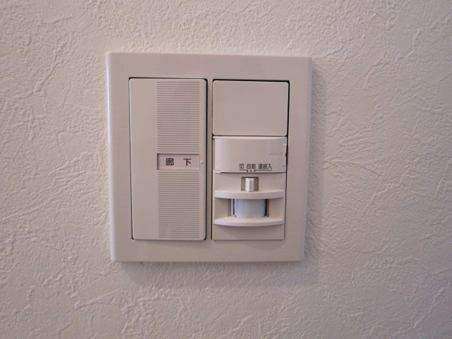 シャトレー渋谷　玄関照明には人感センサー付