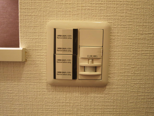 第23宮庭マンション　玄関照明は人感センサー付